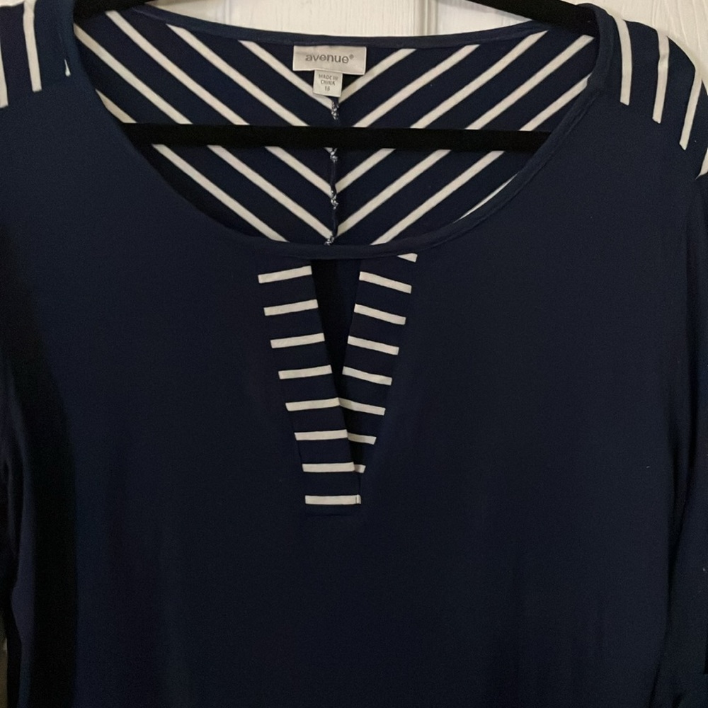 CLOSET CLEANOUT - Picture 2 of 4